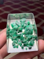 Vibrant 52.25ct Swat Emerald Rough Lot - Image 7