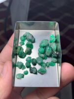 The Glow of the Mountains: 39.09 ct Swat Emerald Rough Lot - Image 8