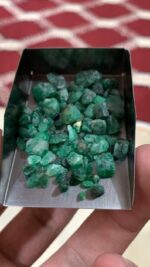 Vibrant 52.25ct Swat Emerald Rough Lot - Image 8
