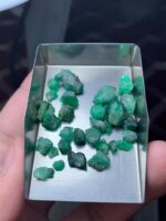 The Glow of the Mountains: 39.09 ct Swat Emerald Rough Lot - Image 10