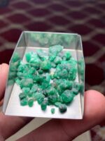 Vibrant 52.25ct Swat Emerald Rough Lot - Image 10