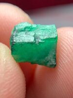 3.11ct Swat Emerald Crystal – Rich Green in a Bold Natural Form (5.63 x 8.41 x 7.80mm) - Image 3