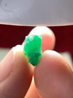 Sleek and Stunning: A 4.00 ct Emerald Crystal from Swat, Pakistan - Image 7