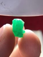 Sleek and Stunning: A 4.00 ct Emerald Crystal from Swat, Pakistan - Image 8