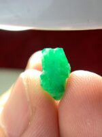 Sleek and Stunning: A 4.00 ct Emerald Crystal from Swat, Pakistan - Image 9