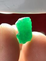 Sleek and Stunning: A 4.00 ct Emerald Crystal from Swat, Pakistan - Image 10