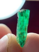 2.10ct Swat Emerald Crystal – Natural Beauty in Precision Cut (15.55 × 5.65 × 3.88 mm) - Image 2