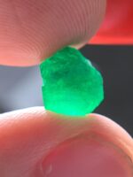 4.64ct Swat Emerald Gemstone: Rich Green Crystal - Image 2