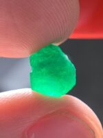 4.64ct Swat Emerald Gemstone: Rich Green Crystal - Image 3