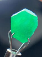4.64ct Swat Emerald Gemstone: Rich Green Crystal - Image 4
