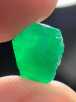 4.64ct Swat Emerald Gemstone: Rich Green Crystal - Image 8