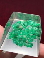 Rough Lot Spotlight: 33.67 ct Swat Emerald Crystal Parcel - Image 5