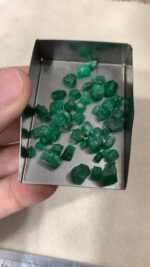 34.17 Carat Swat Emerald Rough Lot – Dimensions 6.53 × 7.00 × 5.68 mm - Image 2