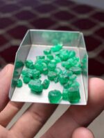 34.17 Carat Swat Emerald Rough Lot – Dimensions 6.53 × 7.00 × 5.68 mm - Image 4
