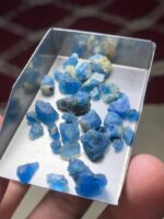 35.55ct A Slender and Vibrant Afghanite Rough Lot - Image 11