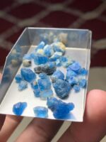 35.55ct A Slender and Vibrant Afghanite Rough Lot - Image 4