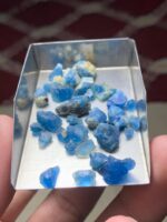 35.55ct A Slender and Vibrant Afghanite Rough Lot - Image 9