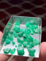 Natural Elegance: 41.30 Carat Swat Emerald Rough Lot - Image 2