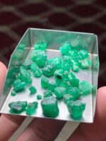 Natural Elegance: 41.30 Carat Swat Emerald Rough Lot - Image 4