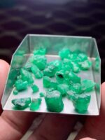 Natural Elegance: 41.30 Carat Swat Emerald Rough Lot - Image 5