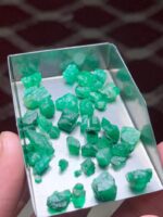 Natural Elegance: 41.30 Carat Swat Emerald Rough Lot - Image 8