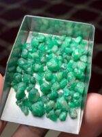 Balanced Beauty: 59.30 ct Emerald Rough Lot from Swat Valley - Image 3