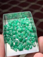Balanced Beauty: 59.30 ct Emerald Rough Lot from Swat Valley - Image 8