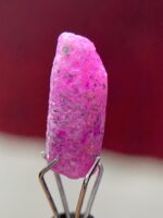 Fire in Stone: 4.335ct African Ruby Crystal with Elegant Natural Form - Image 9