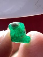 Captivating Green: A 2.45ct Emerald Crystal from Swat Valley - Image 4