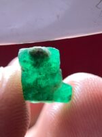 Captivating Green: A 2.45ct Emerald Crystal from Swat Valley - Image 6