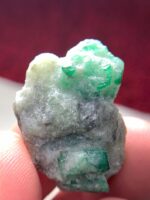 Discover the Impressive 43.30ct Emerald Specimen: 29.97 x 21.86 x 12.23mm - Image 3