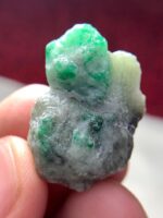 Discover the Impressive 43.30ct Emerald Specimen: 29.97 x 21.86 x 12.23mm - Image 5