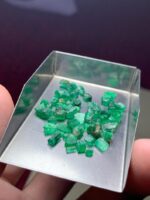 Examining an 18.91ct Swat Emerald Rough: Dimensions, Features & Value Potential - Image 4