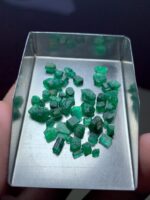 Examining an 18.91ct Swat Emerald Rough: Dimensions, Features & Value Potential - Image 5