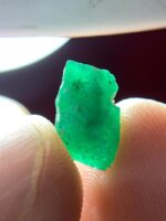Green Flame: 3.240ct Swat Emerald Crystal with Vivid Natural Clarity - Image 5