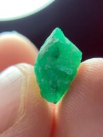 Green Flame: 3.240ct Swat Emerald Crystal with Vivid Natural Clarity - Image 6