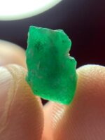 Green Flame: 3.240ct Swat Emerald Crystal with Vivid Natural Clarity - Image 7