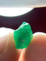 Green Flame: 3.240ct Swat Emerald Crystal with Vivid Natural Clarity - Image 9