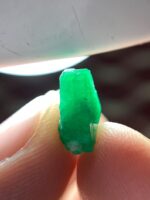 3.94ct Swat Emerald Crystal – Vivid Green Gemstone - Image 9