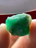 14.55ct Swat Emerald Crystal – Large Natural Green Gem (16.33×14.30×9.44 mm) - Image 3