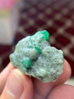 94-Carat Emerald Specimen from Swat: A Natural Masterpiece (27.40 × 45.40 × 15.17 mm) - Image 2