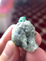 94-Carat Emerald Specimen from Swat: A Natural Masterpiece (27.40 × 45.40 × 15.17 mm) - Image 3