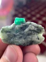 94-Carat Emerald Specimen from Swat: A Natural Masterpiece (27.40 × 45.40 × 15.17 mm) - Image 7