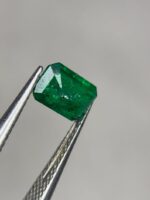 Delicate Beauty: 0.50 Carat Faceted Emerald from Swat - Image 9