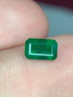 Radiant Sparkle: 0.85 Carat Faceted Emerald from Swat - Image 8