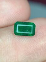 Radiant Sparkle: 0.85 Carat Faceted Emerald from Swat - Image 9
