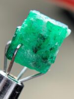 3.30ct Swat Emerald Crystal: A Compact Gem with Rich Natural Color - Image 2