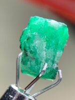 3.30ct Swat Emerald Crystal: A Compact Gem with Rich Natural Color - Image 3