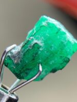 3.30ct Swat Emerald Crystal: A Compact Gem with Rich Natural Color - Image 4