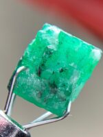 3.30ct Swat Emerald Crystal: A Compact Gem with Rich Natural Color - Image 5